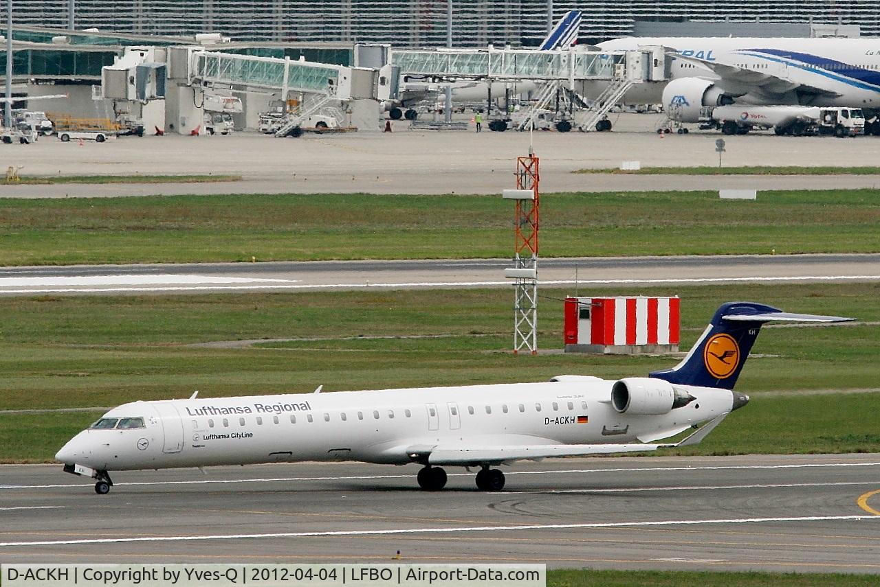 D-ACKH, 2006 Bombardier CRJ-900LR (CL-600-2D24) C/N 15085, Bombardier CRJ-900LR - Taxiing rwy 32L, Toulouse-Blagnac Airport (LFBO-TLS)