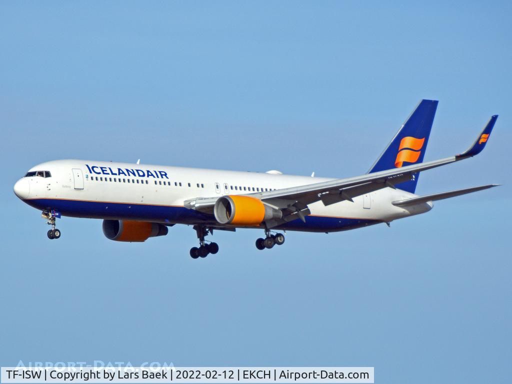 TF-ISW, 1997 Boeing 767-319/ER C/N 28745, Short final RWY22L
