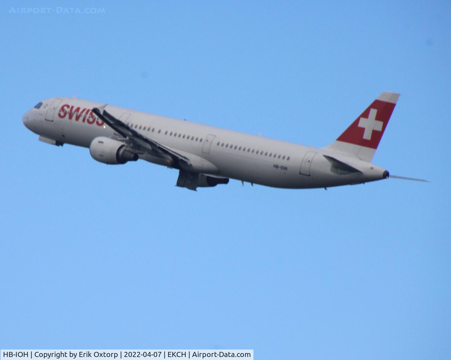 HB-IOH, 1997 Airbus A321-111 C/N 664, HB-IOH takeoff rw 22R