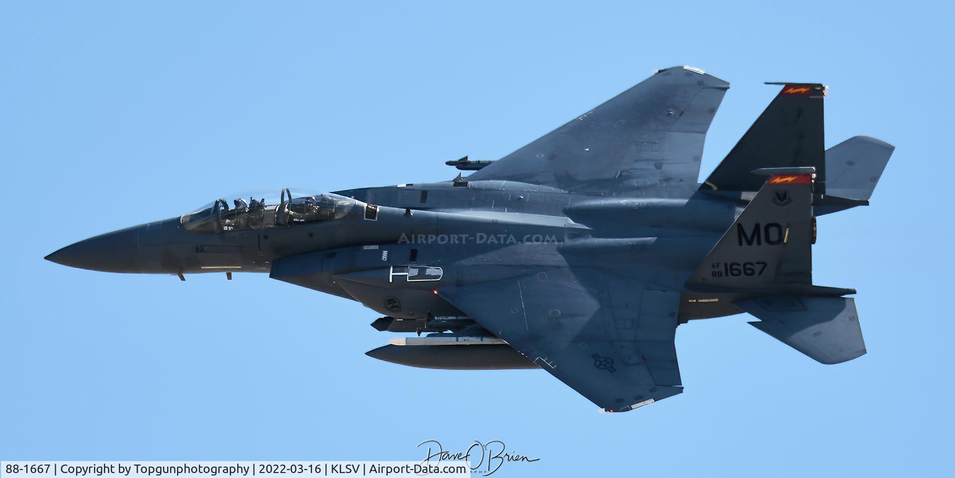 88-1667, 1988 McDonnell Douglas F-15E Strike Eagle C/N 1076/E051, STRIKE40 on the flex West departure