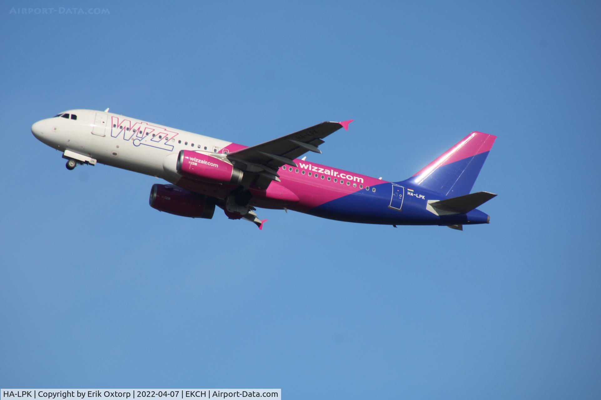 HA-LPK, 2007 Airbus A320-232 C/N 3143, HA-LPK takeoff rw 22R