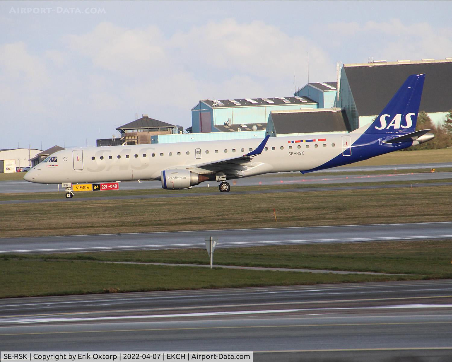 SE-RSK, 2007 Embraer 195LR (ERJ-190-200LR) C/N 19000120, SE-RSK landed rw 22L