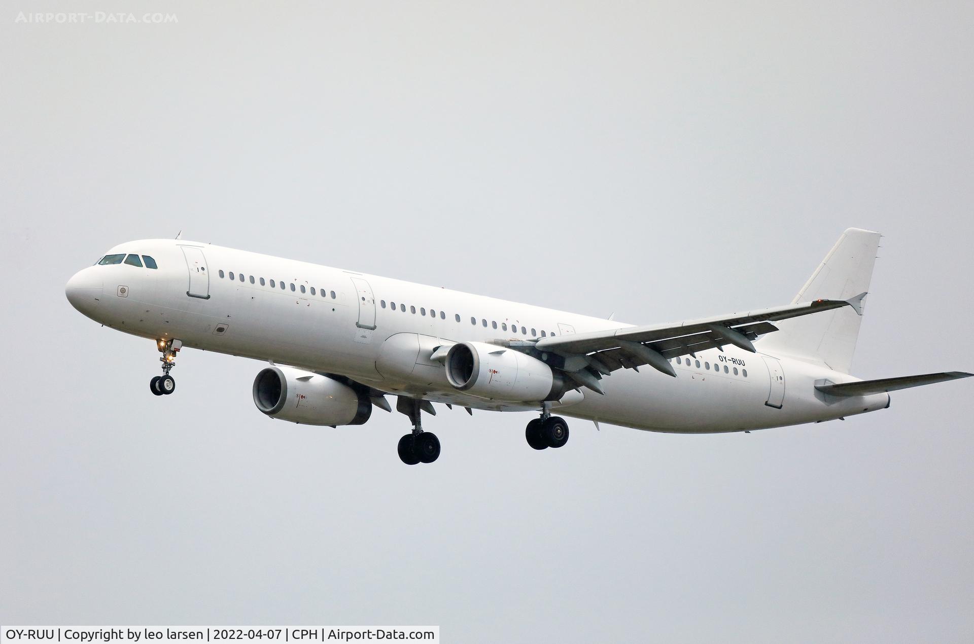 OY-RUU, 1998 Airbus A321-231 C/N 878, Copenhagen 7.4.2022