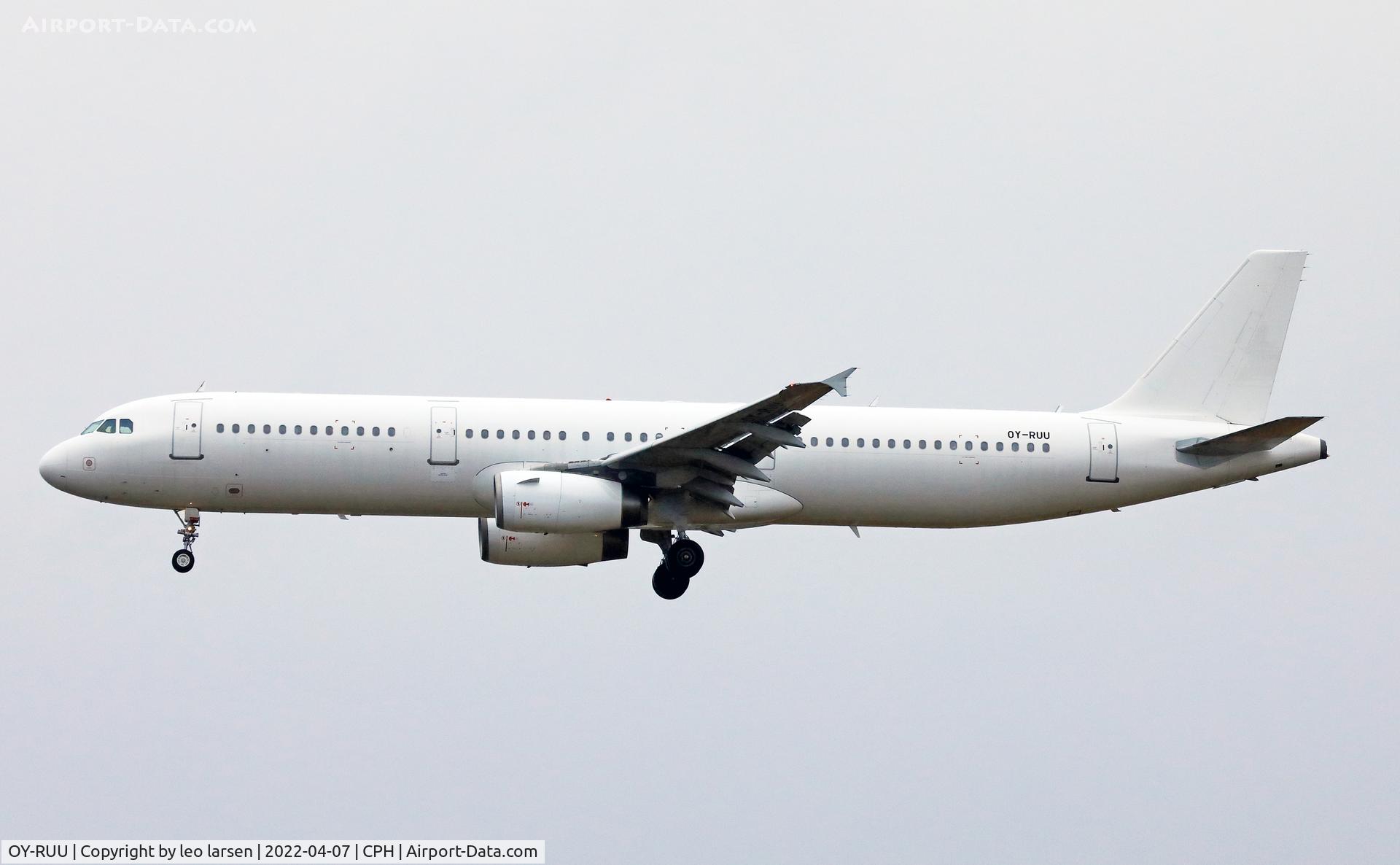 OY-RUU, 1998 Airbus A321-231 C/N 878, Copenhagen 7.4.2022