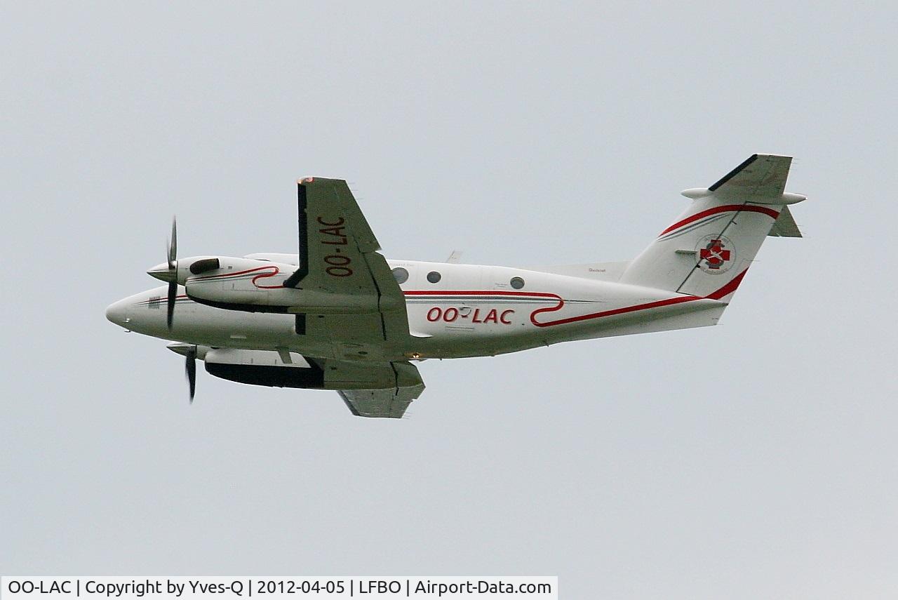 OO-LAC, 1982 Beech 200C Super King Air C/N BL-16, Beech 200C Super King Air, Climbing from Rwy 32L, Toulouse Blagnac Airport (LFBO-TLS)