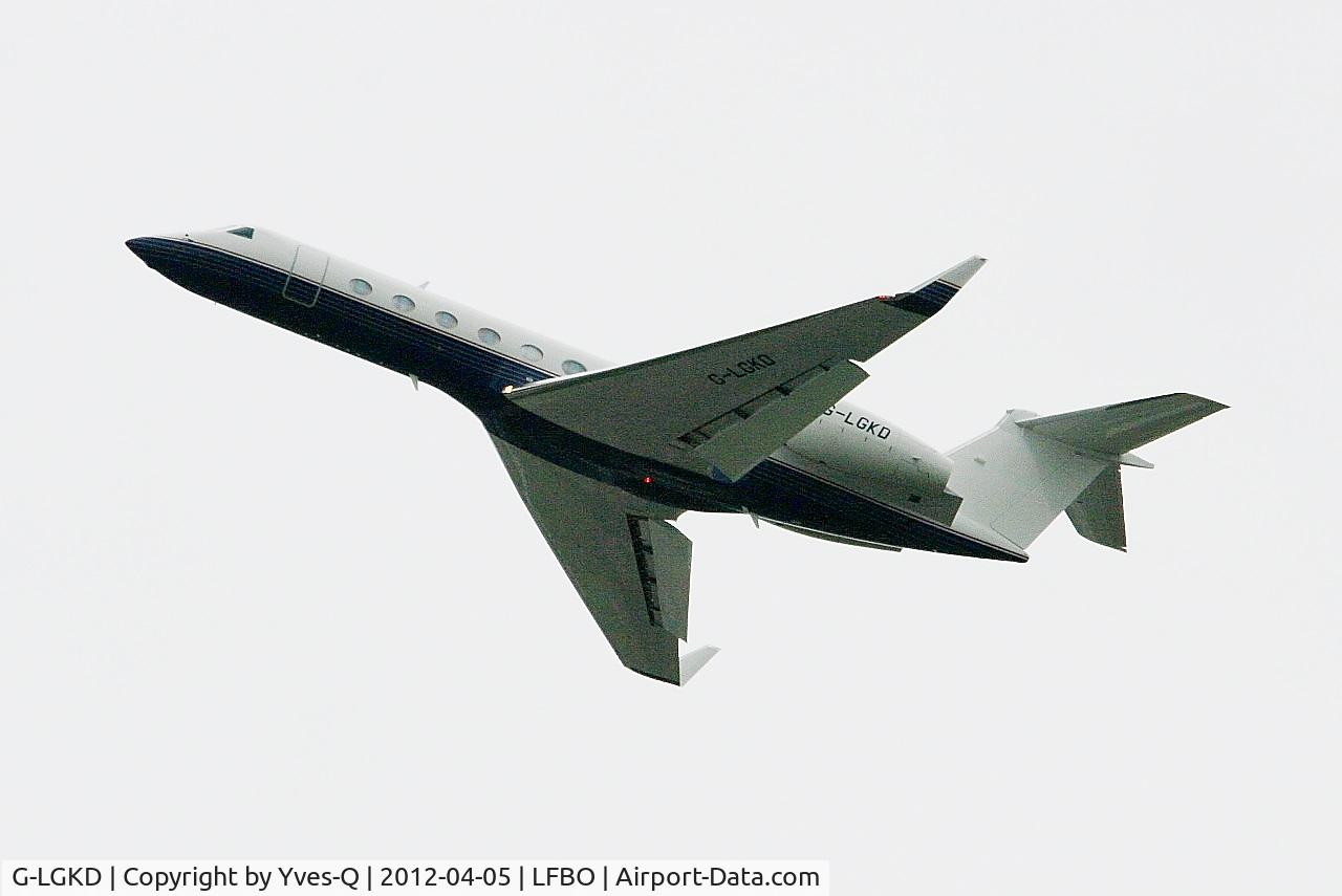 G-LGKD, 2007 Gulfstream Aerospace GV-SP (G550) C/N 5172, Gulfstream Aerospace GV-SP, Climbing from rwy 32L, Toulouse Blagnac Airport (LFBO-TLS)