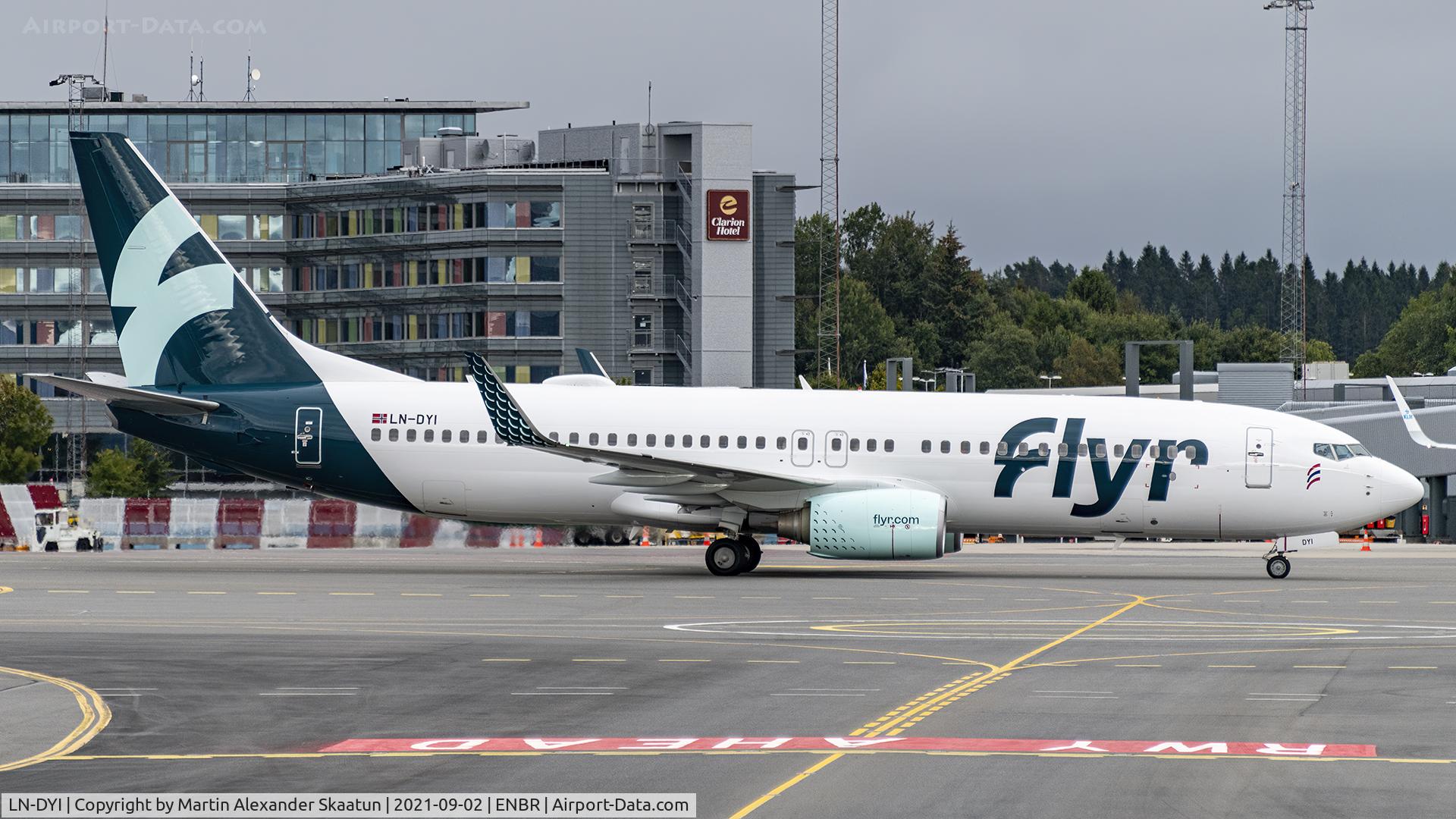 LN-DYI, 2010 Boeing 737-8JP C/N 40866, Taxying to parking.