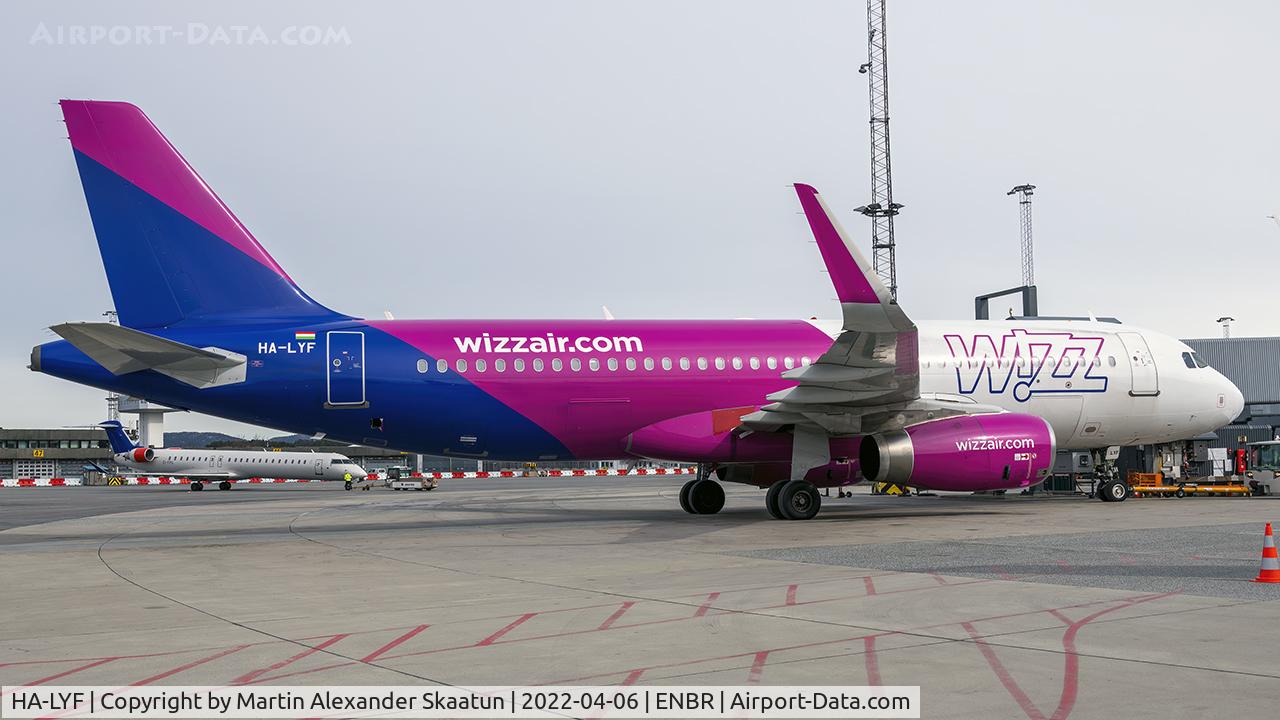 HA-LYF, 2014 Airbus A320-232 C/N 6195, Parked at the gate.