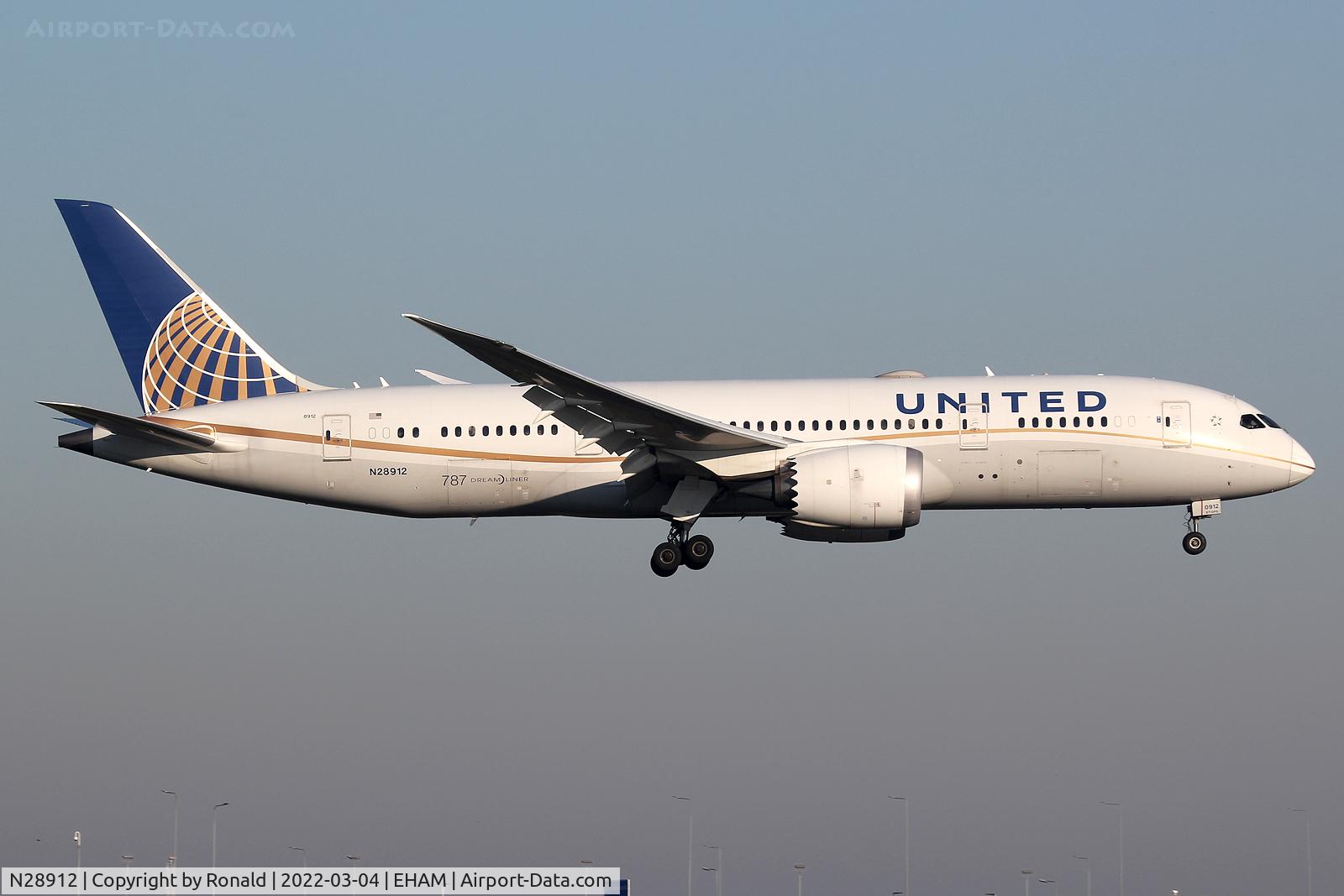 N28912, 2014 Boeing 787-8 Dreamliner C/N 34828, at spl
