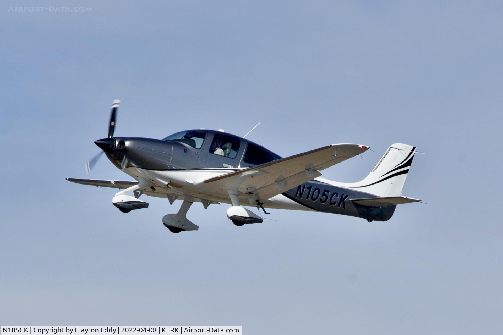 N105CK, 2016 Cirrus SR22 C/N 4399, Truckee Tahoe Airport in California 2022.
