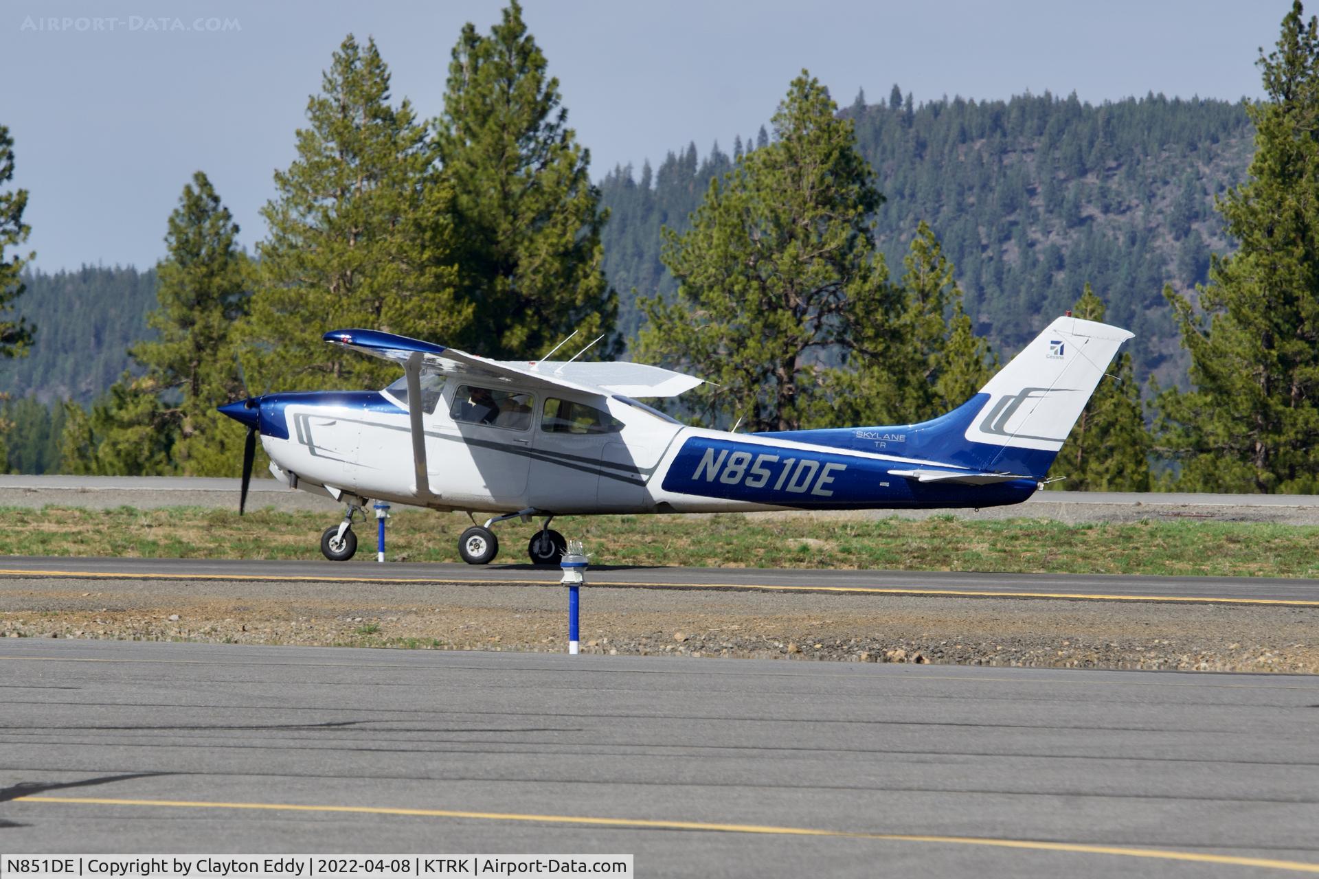 N851DE, 1980 Cessna TR182 Turbo Skylane RG C/N R18201494, Truckee Tahoe Airport in California 2022.