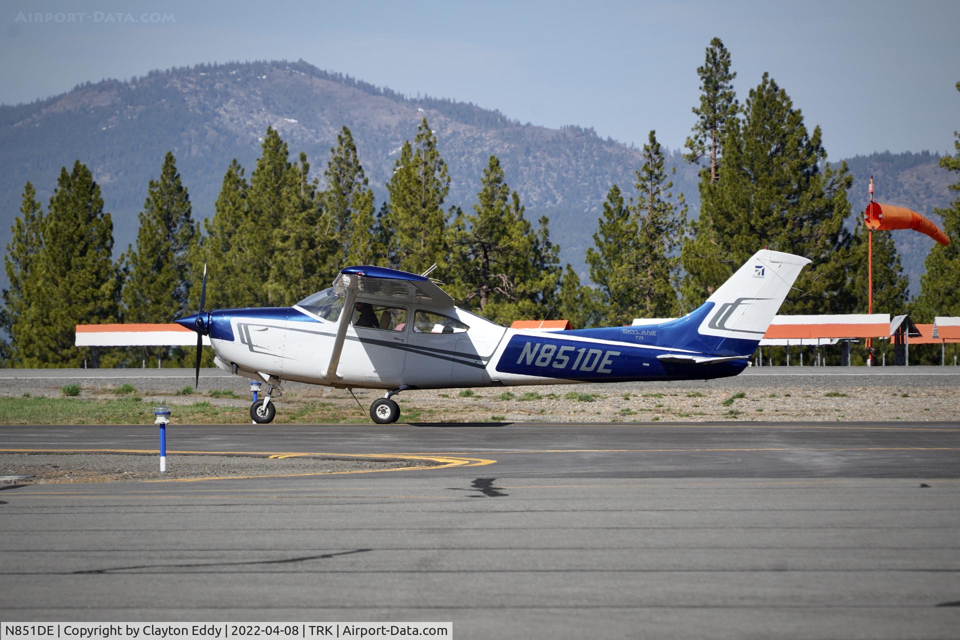 N851DE, 1980 Cessna TR182 Turbo Skylane RG C/N R18201494, Truckee Tahoe Airport in California 2022.