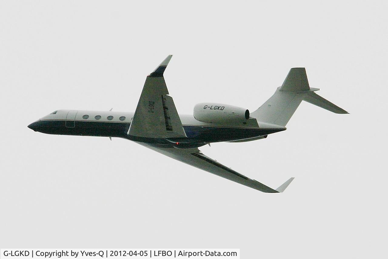 G-LGKD, 2007 Gulfstream Aerospace GV-SP (G550) C/N 5172, Gulfstream Aerospace GV-SP, Climbing from rwy 32L, Toulouse Blagnac Airport (LFBO-TLS)