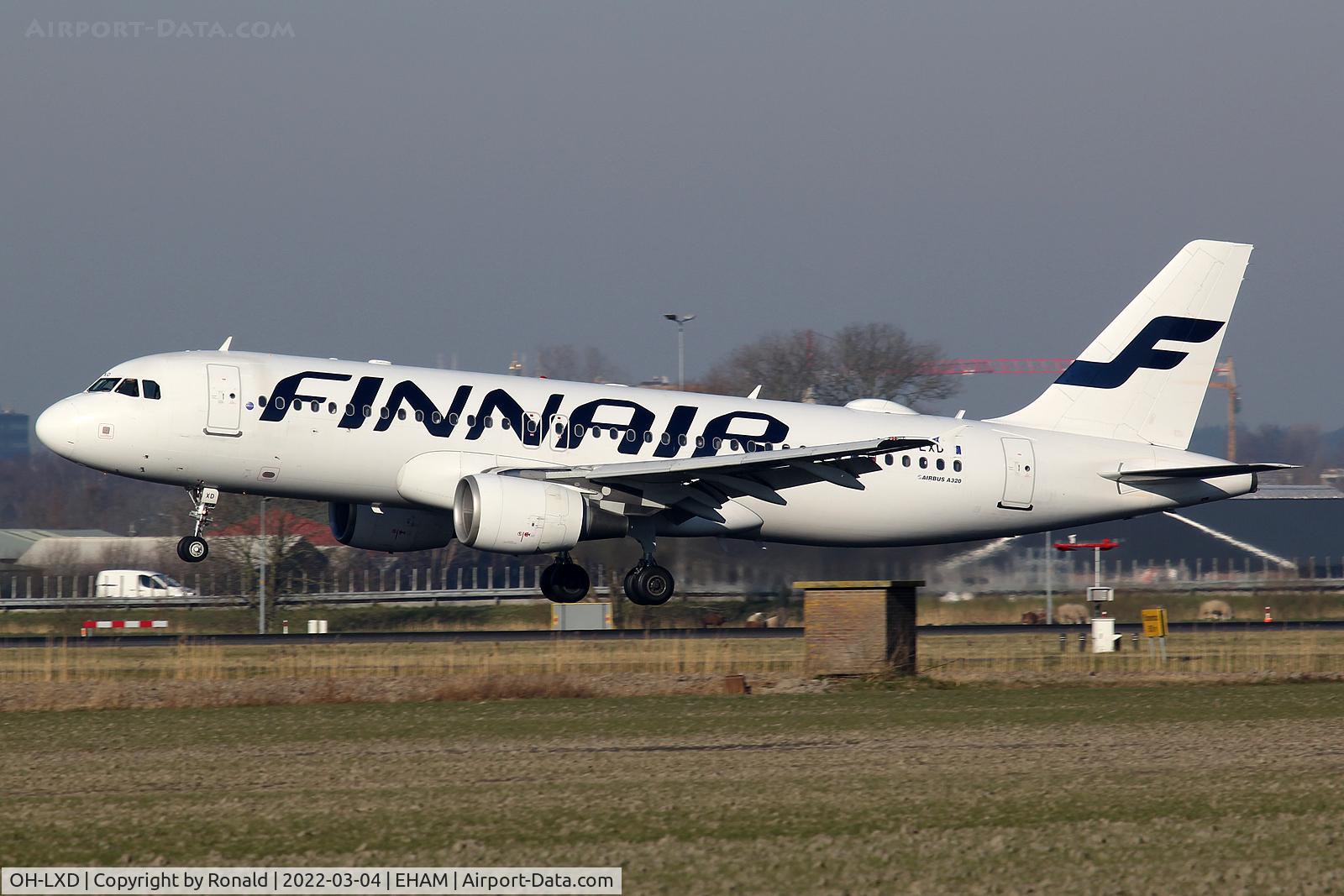 OH-LXD, 2001 Airbus A320-214 C/N 1588, at spl