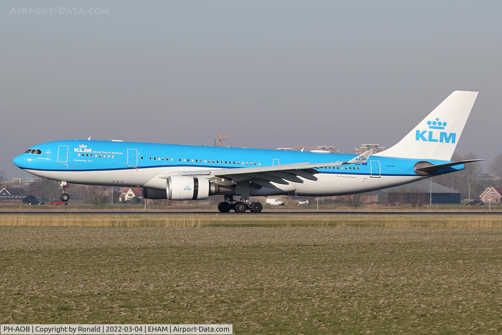 PH-AOB, 2005 Airbus A330-203 C/N 686, at spl