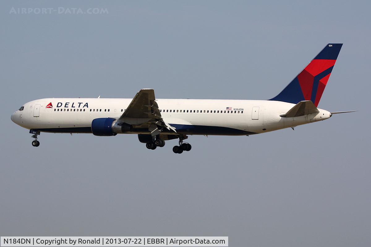 N184DN, 1993 Boeing 767-332 C/N 27111, at bru