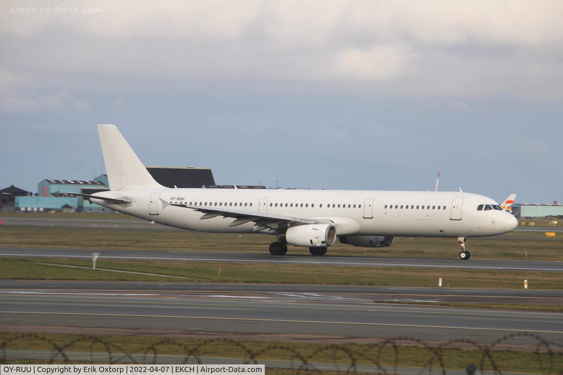 OY-RUU, 1998 Airbus A321-231 C/N 878, OY-RUU taking off rw 22R