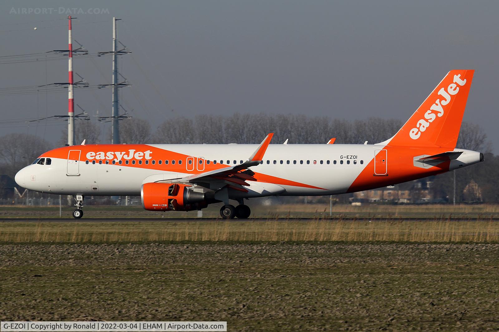 G-EZOI, 2015 Airbus A320-214 C/N 6562, at spl