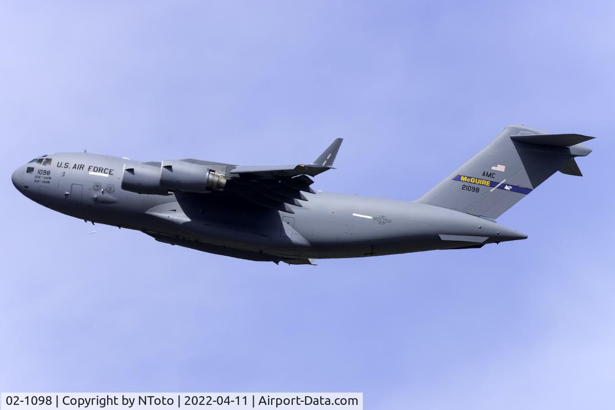 02-1098, 2002 Boeing C-17A Globemaster III C/N P-98, Plane