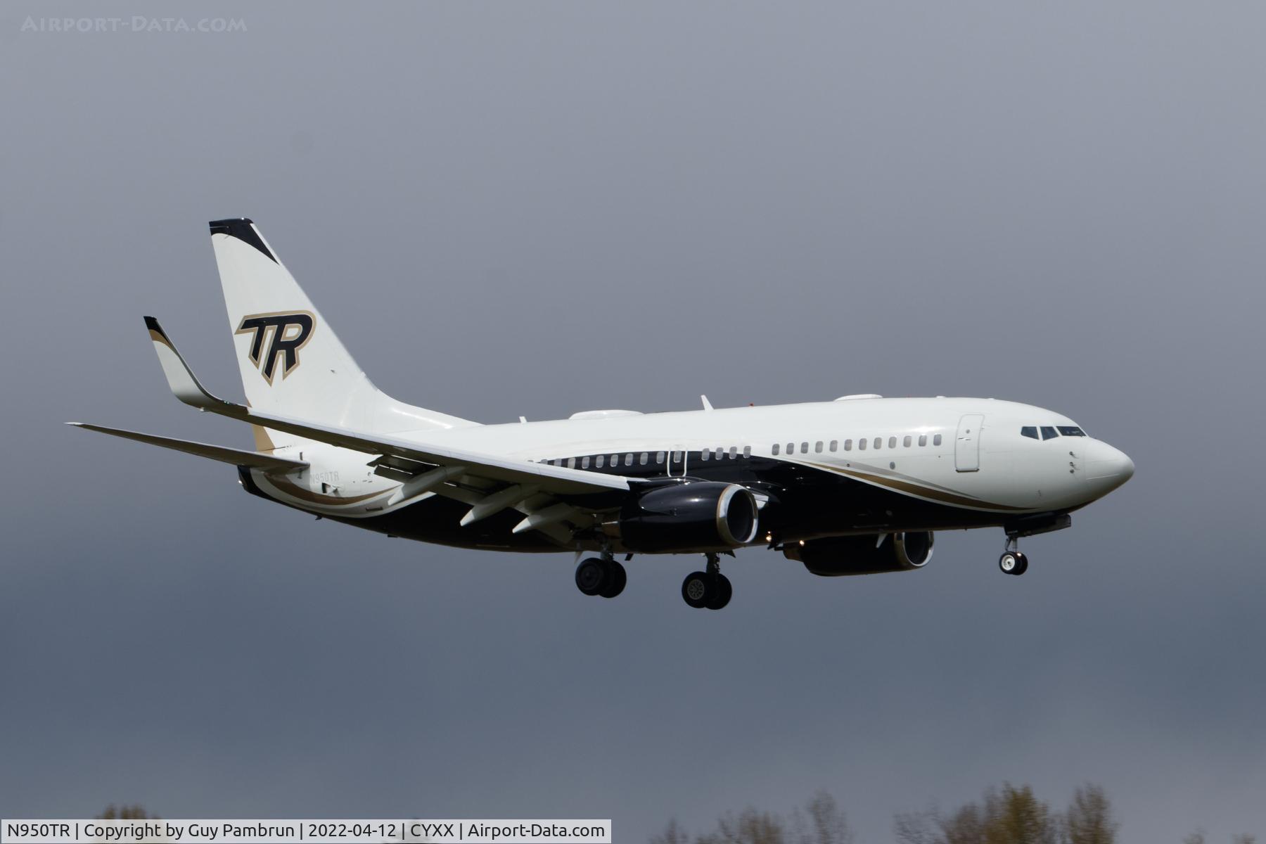 N950TR, 1999 Boeing 737-7CG BBJ C/N 30751, Landing on 07