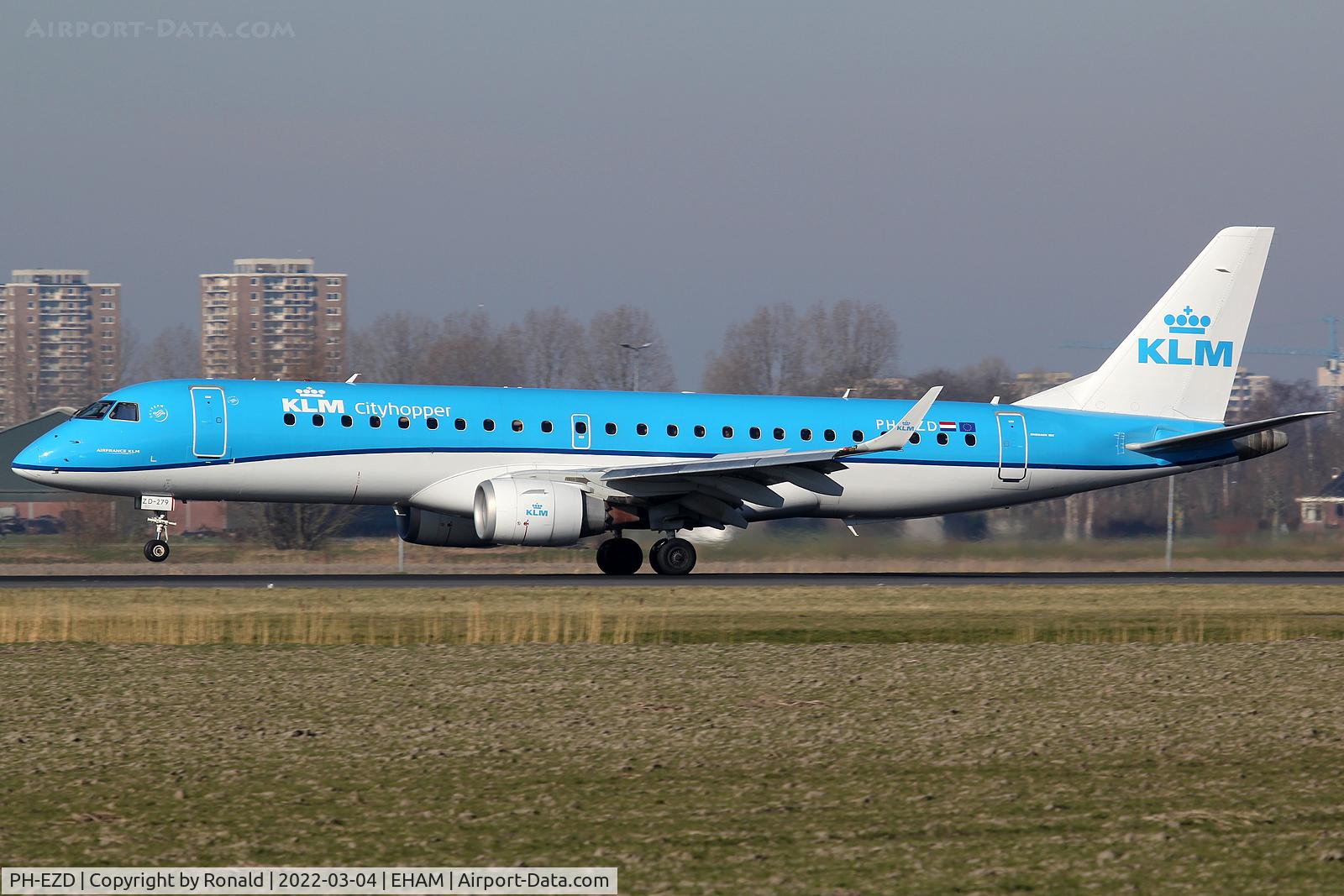 PH-EZD, 2009 Embraer 190LR (ERJ-190-100LR) C/N 19000279, at spl