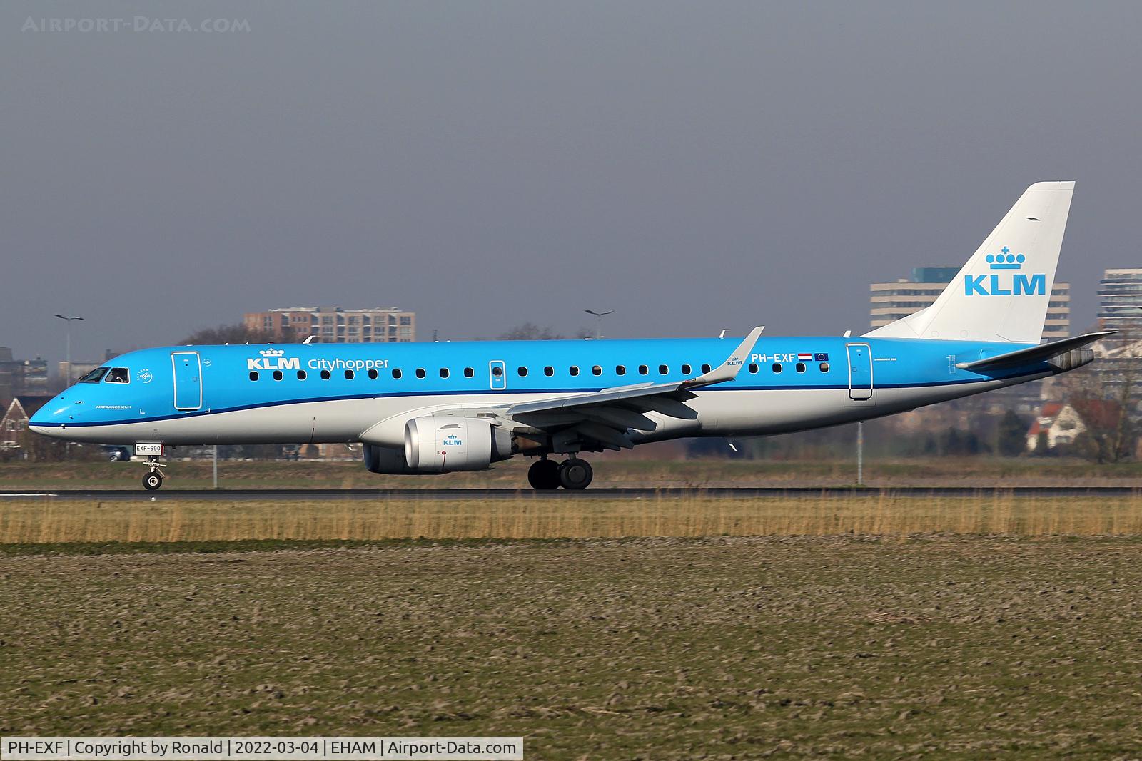PH-EXF, 2015 Embraer 190STD (ERJ-190-100) C/N 19000690, at spl