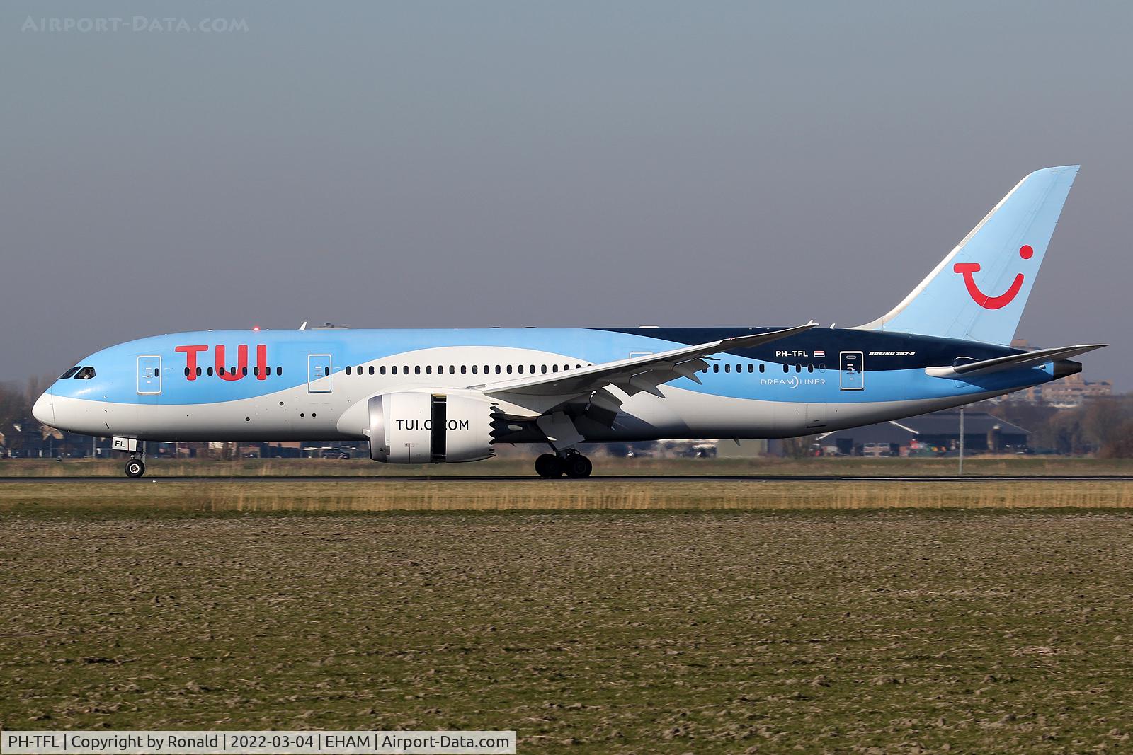 PH-TFL, 2014 Boeing 787-8 Dreamliner Dreamliner C/N 37228, at spl