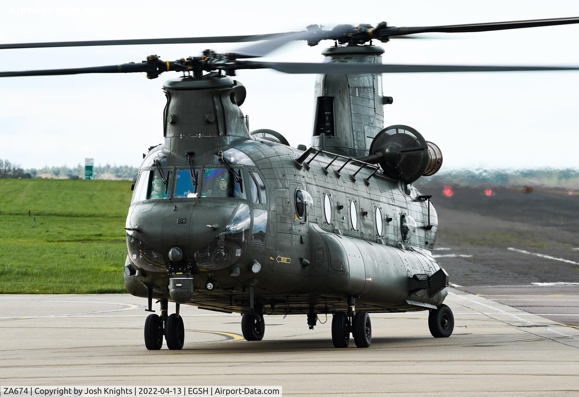 ZA674, Boeing Vertol Chinook HC.4 C/N MA005/M7004, Arriving at Norwich For Fuel.