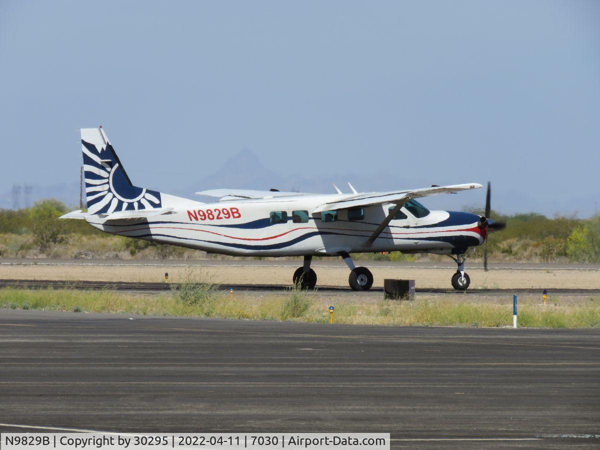 N9829B, 1988 Cessna 208B Grand Caravan C/N 208B-0116, Taxiing