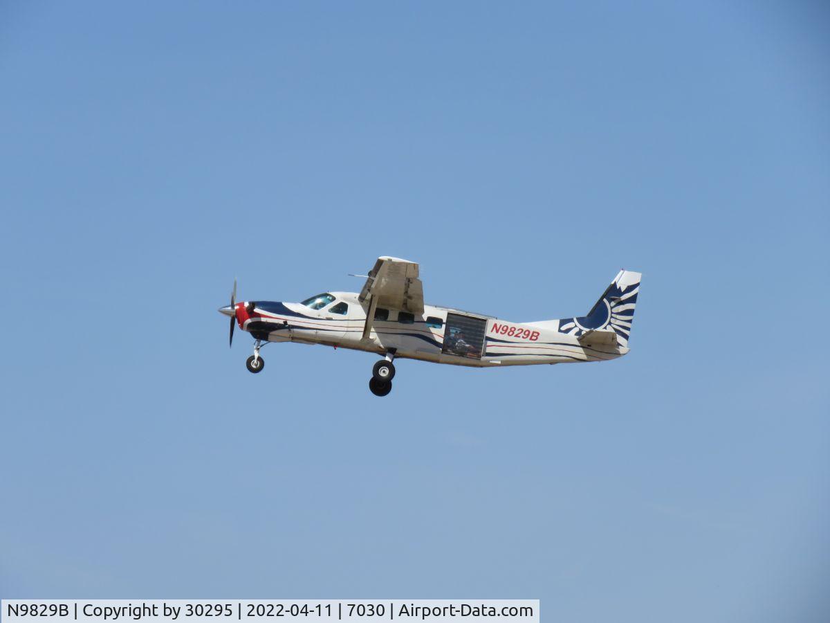 N9829B, 1988 Cessna 208B Grand Caravan C/N 208B-0116, Climbing