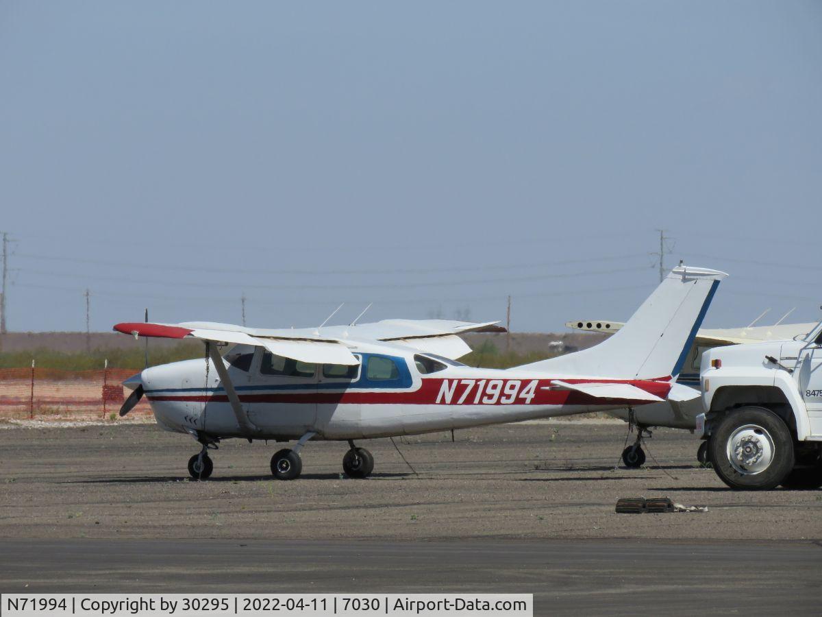 N71994, 1968 Cessna U206D Super Skywagon C/N U206-1249, Parked