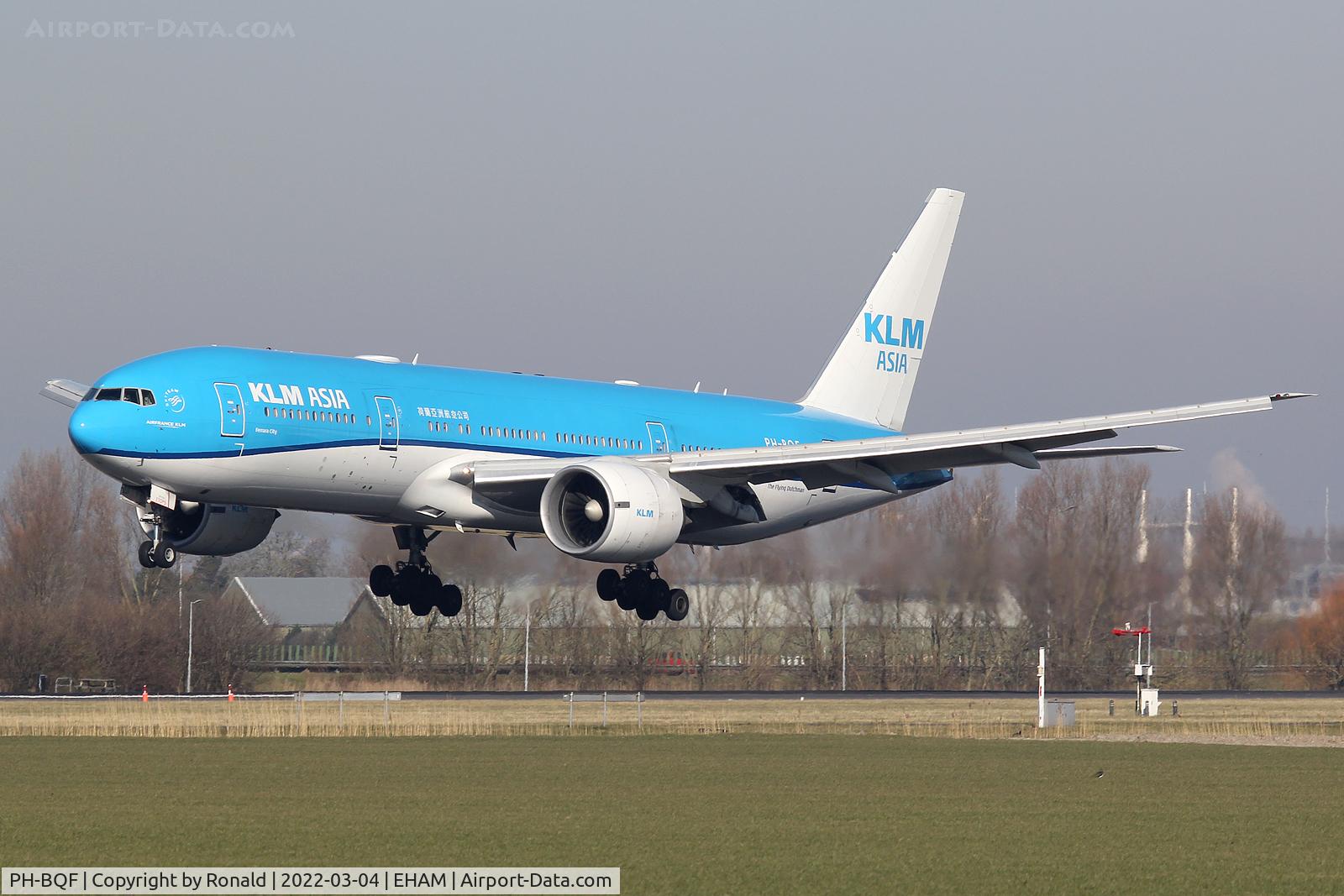 PH-BQF, 2004 Boeing 777-206/ER C/N 29398, at spl