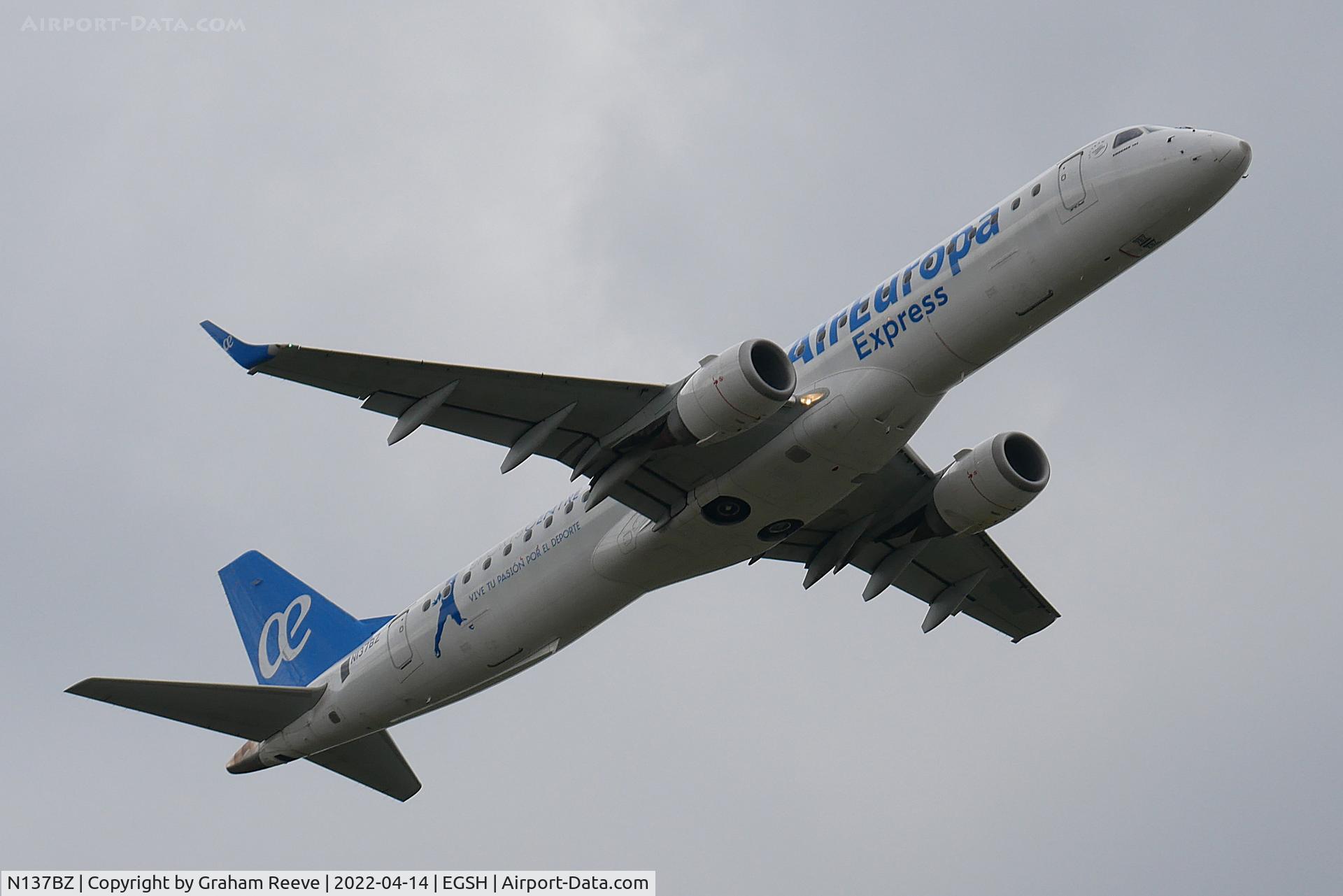 N137BZ, Embraer EMB 190-200LR C/N 19000196, Departing from Norwich.