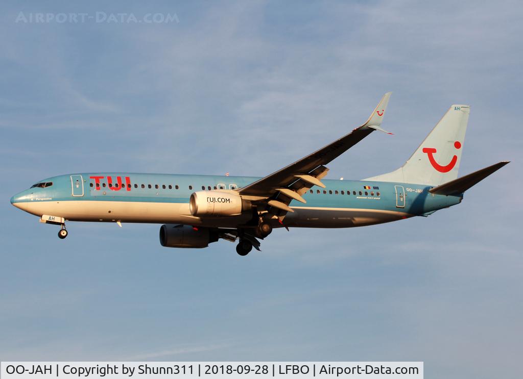 OO-JAH, 2011 Boeing 737-8K5 C/N 37260, Landing rwy 32L