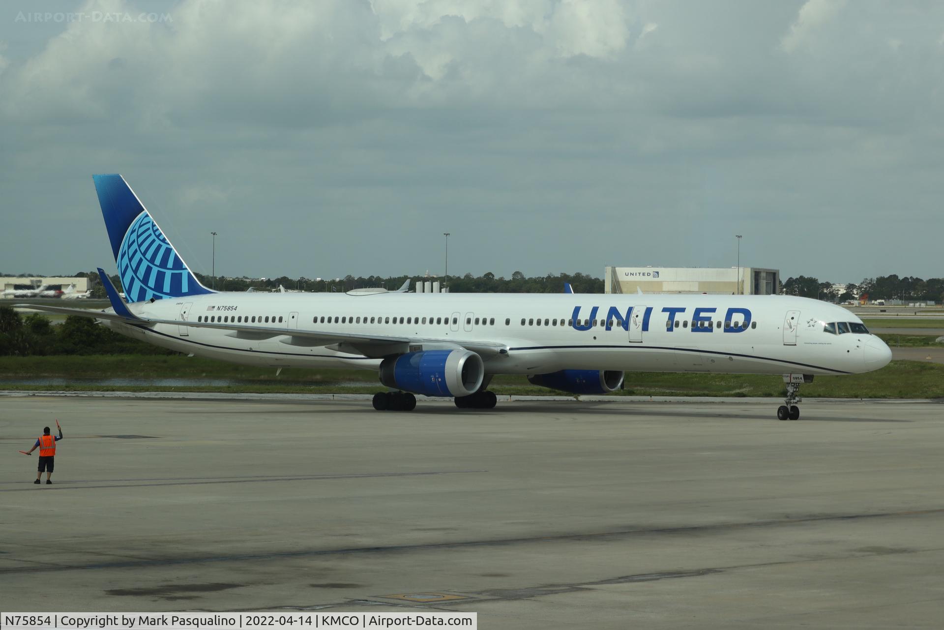N75854, 2002 Boeing 757-324 C/N 32813, Boeing 757-324