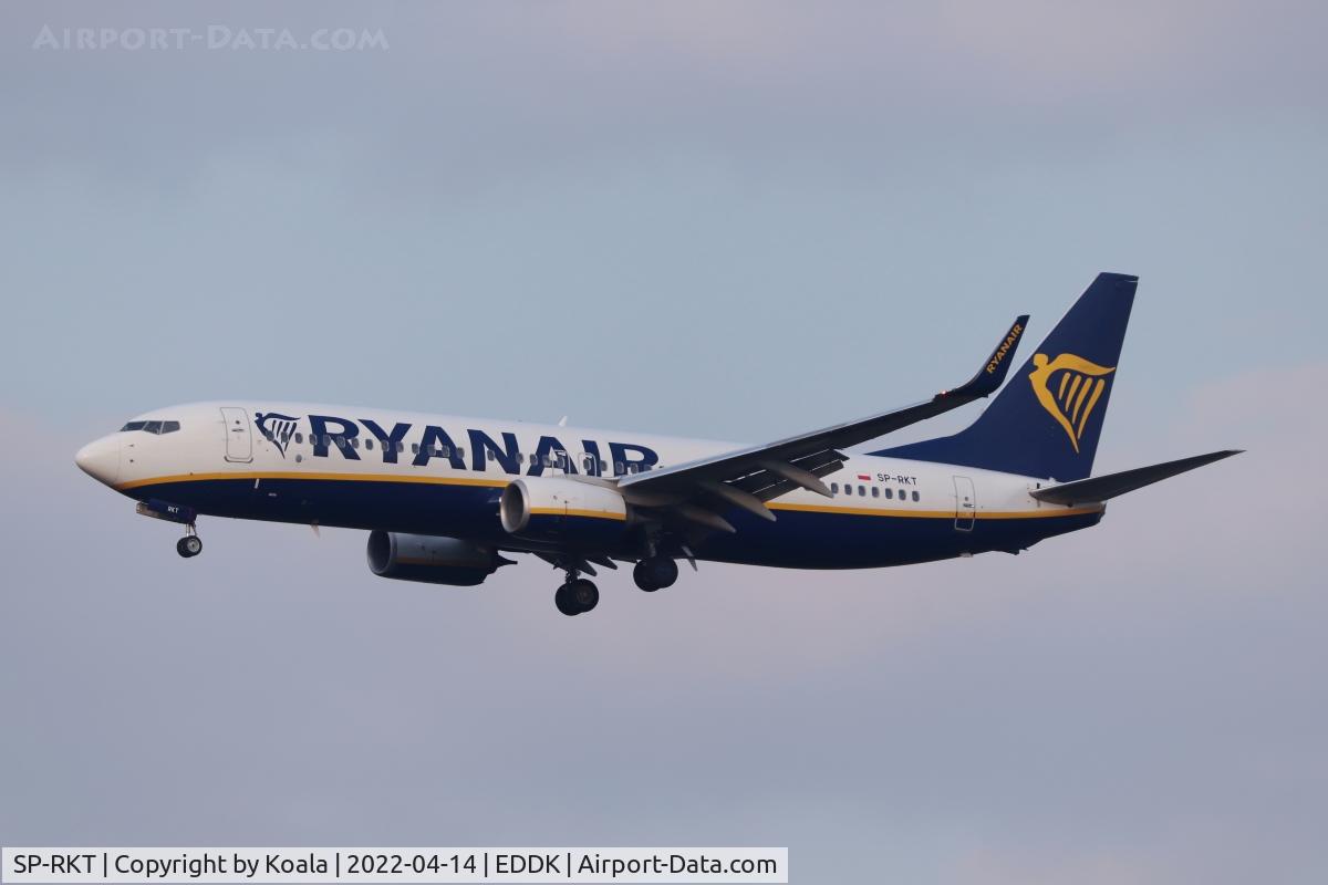 SP-RKT, 2017 Boeing 737-8AS C/N 44805, Arrival from Budapest, Runway 32R