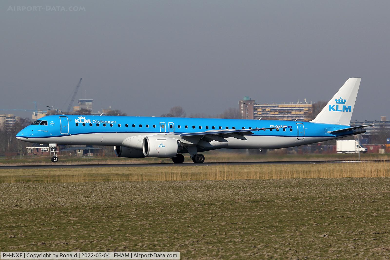 PH-NXF, 2021 Embraer E195-E2 (ERJ-190-400STD) C/N 19020061, at spl