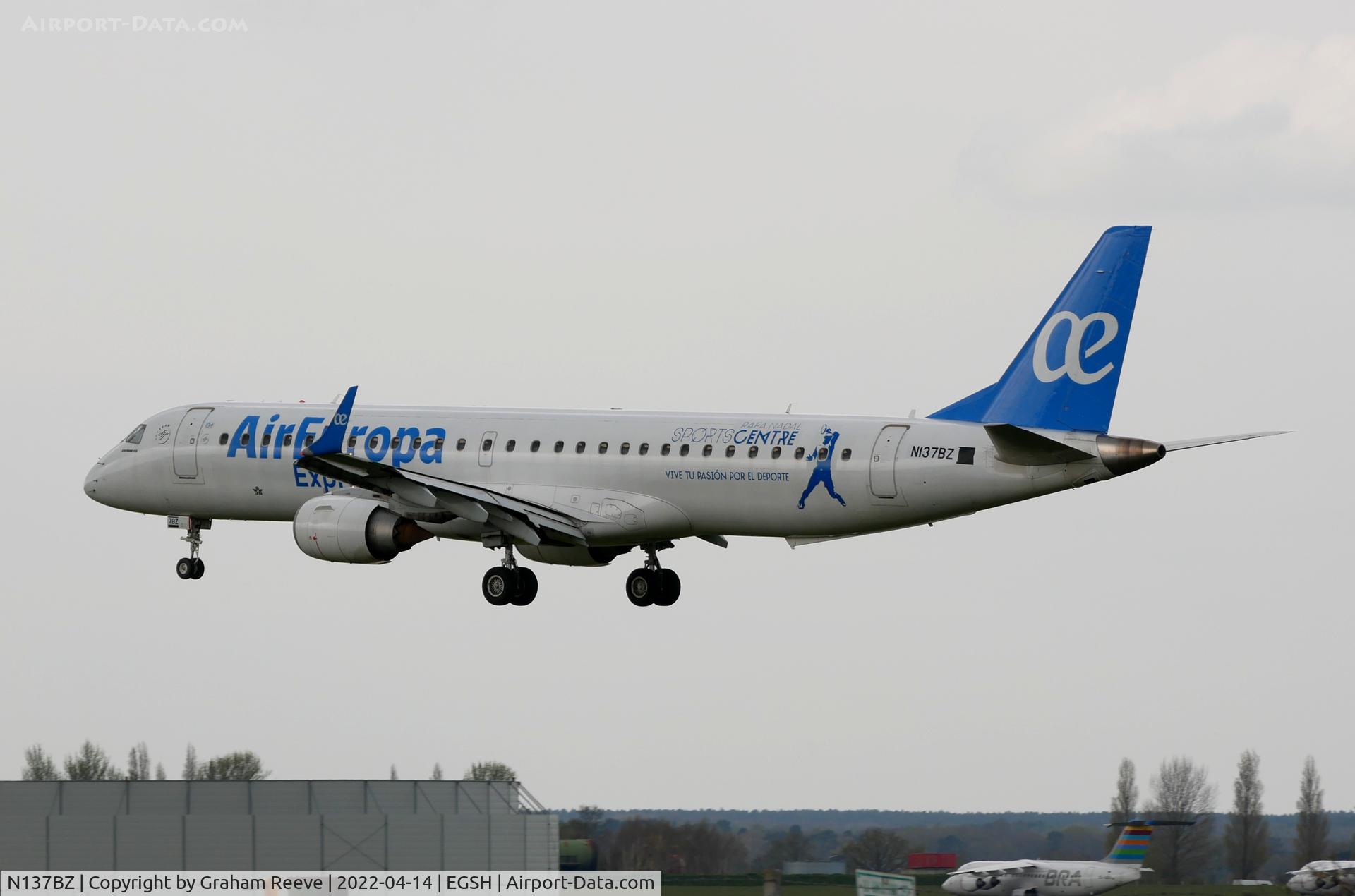 N137BZ, Embraer EMB 190-200LR C/N 19000196, Landing at Norwich.