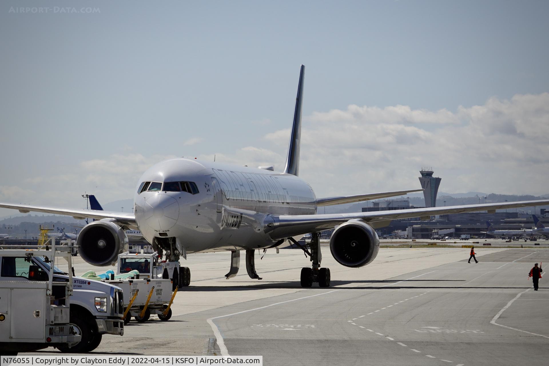 N76055, 2001 Boeing 767-424/ER C/N 29450, SFO 2022.