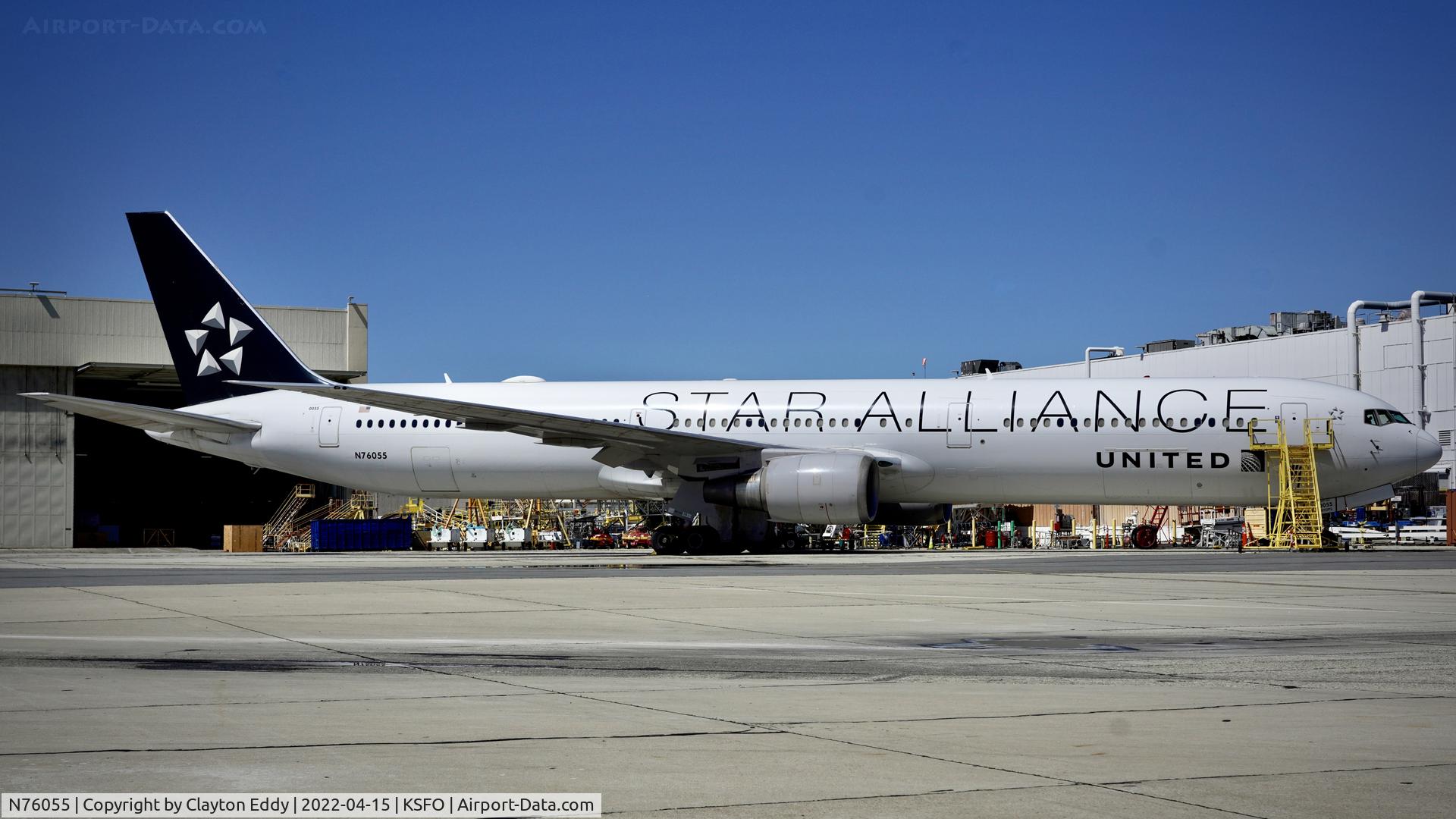 N76055, 2001 Boeing 767-424/ER C/N 29450, SFO 2022.