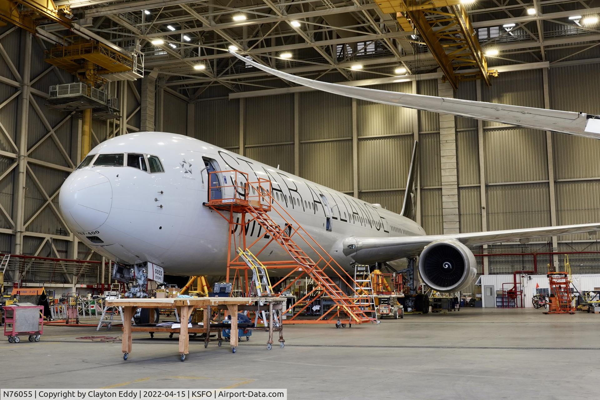 N76055, 2001 Boeing 767-424/ER C/N 29450, SFO 2022.