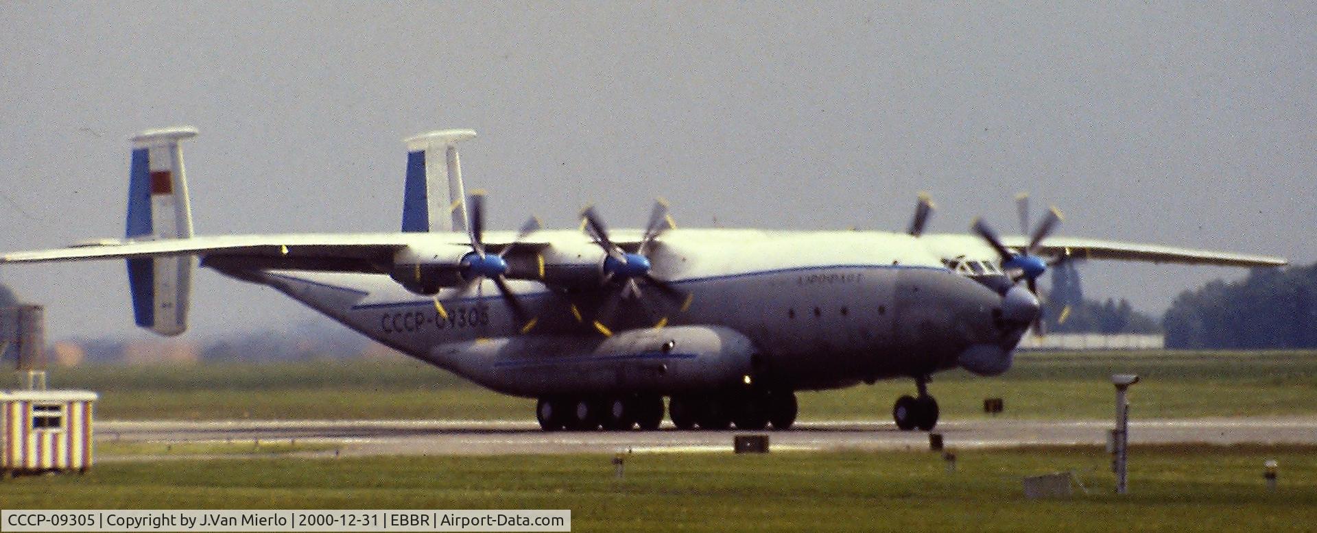 CCCP-09305, Antonov An-22 C/N 9340205, Slide scan