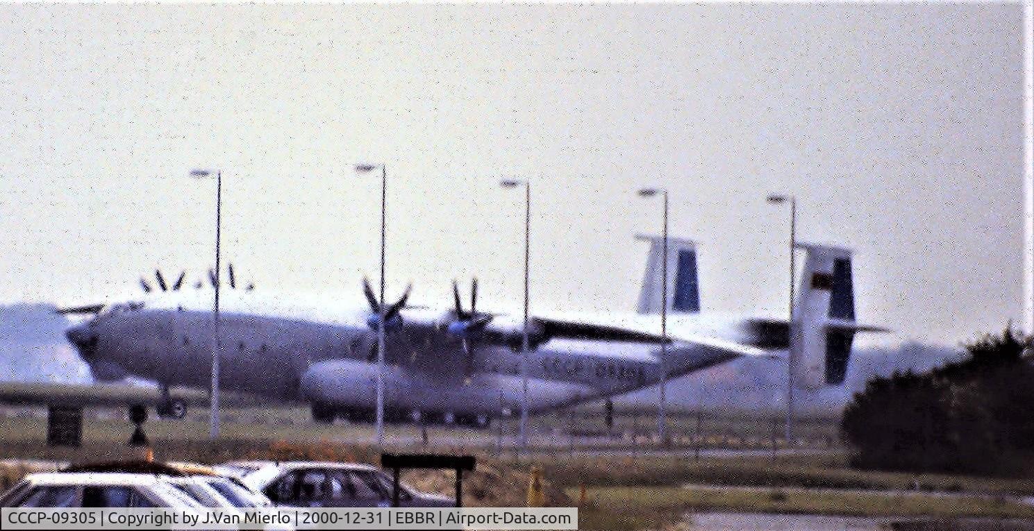 CCCP-09305, Antonov An-22 C/N 9340205, Slide scan