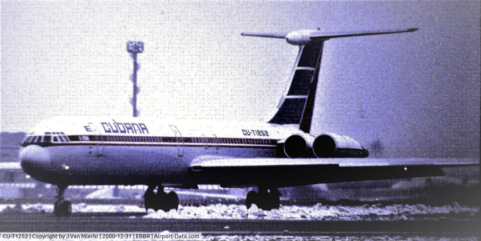 CU-T1252, Ilyushin IL62 C/N 2343341, Slide scan