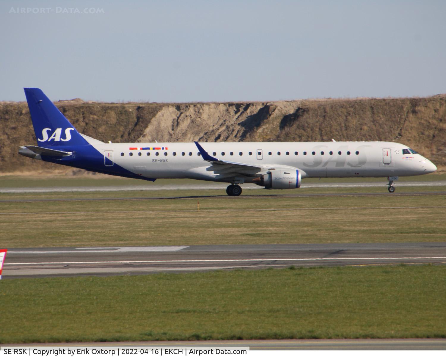 SE-RSK, 2007 Embraer 195LR (ERJ-190-200LR) C/N 19000120, SE-RSK taxi for take off rw 04R