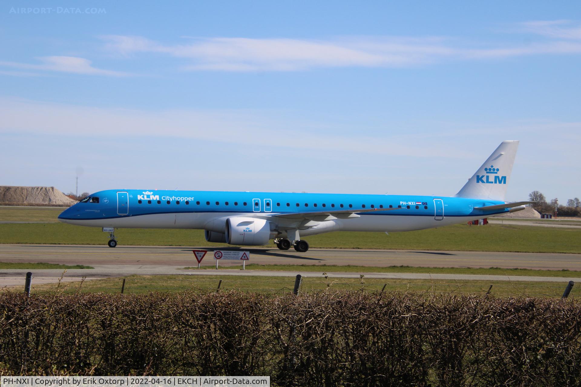 PH-NXI, 2022 Embraer E195-E2 (ERJ-190-400 STD) C/N 19020064, PH-NXI landed rw 04L