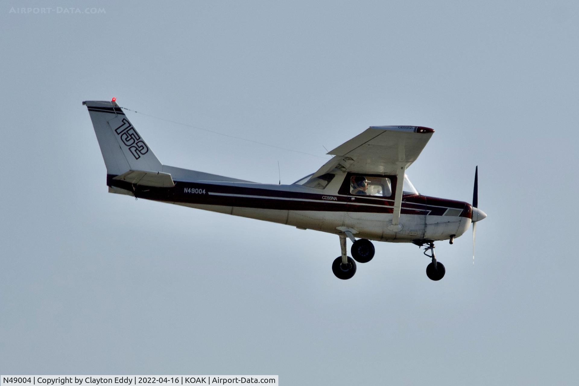 N49004, 1977 Cessna 152 C/N 15281094, Oakland Airport 2022.