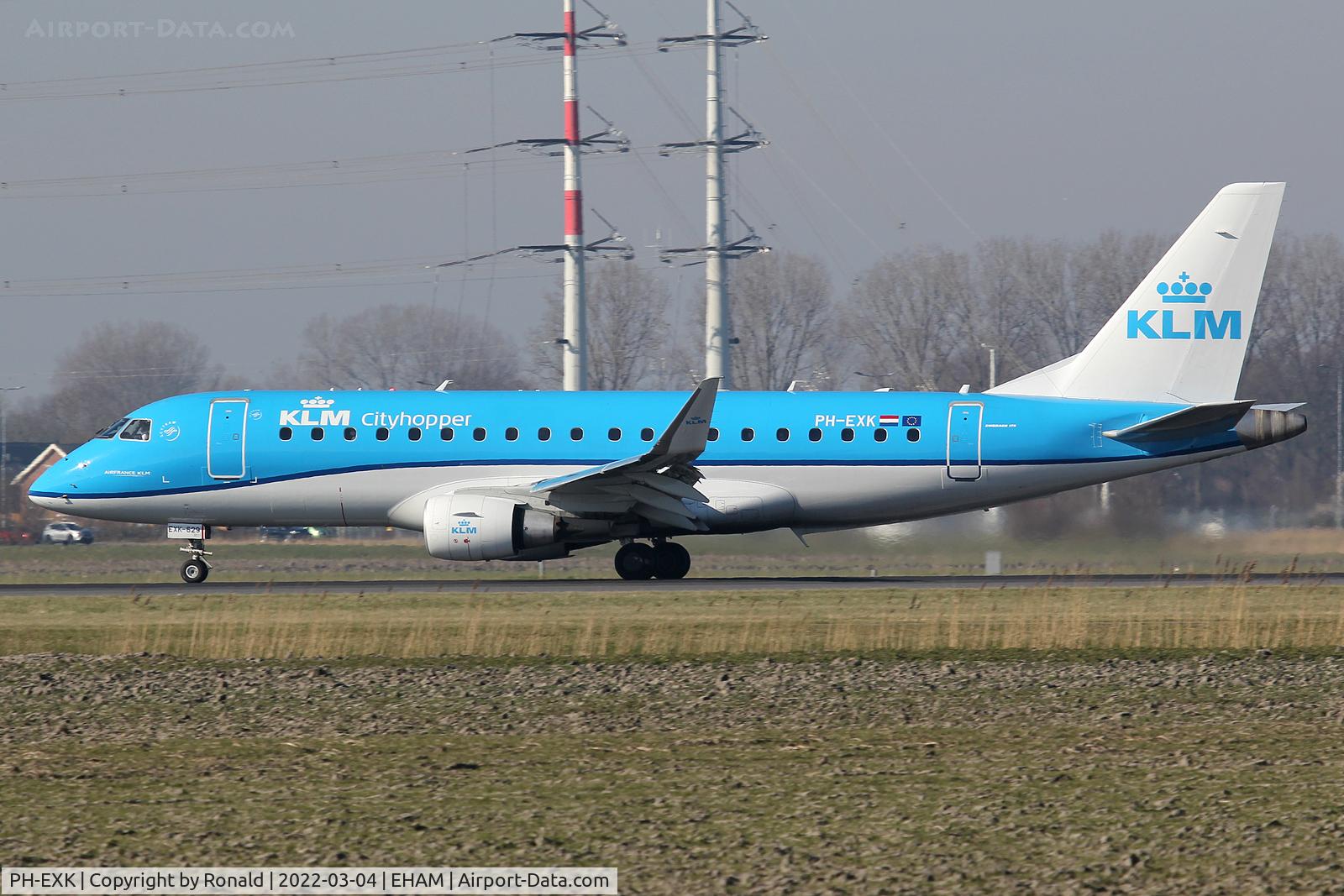 PH-EXK, 2017 Embraer 175STD (ERJ-170-200) C/N 17000629, at spl
