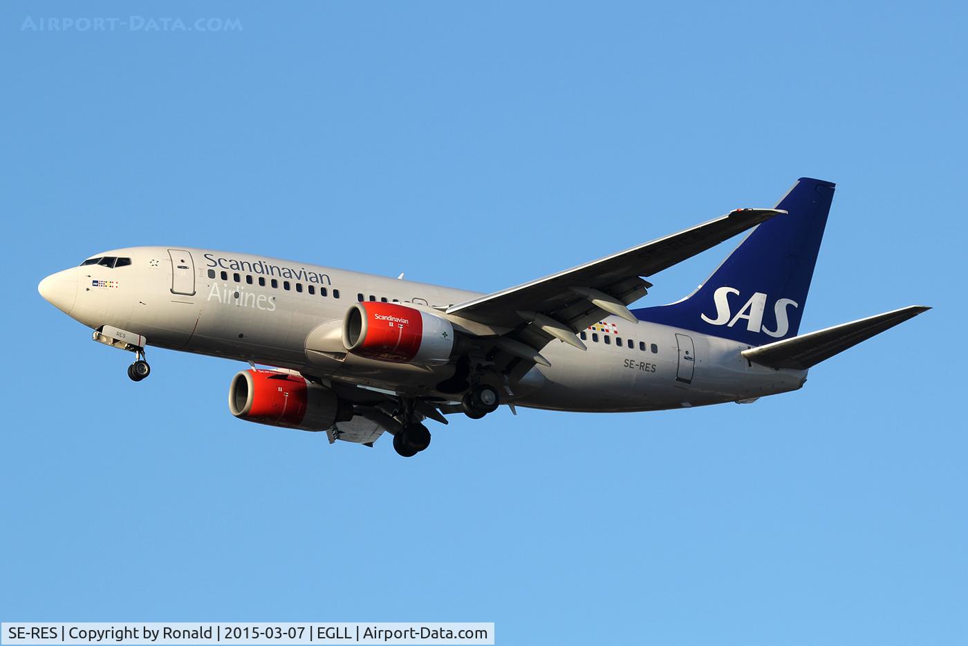 SE-RES, 2000 Boeing 737-7BX C/N 30737, at lhr