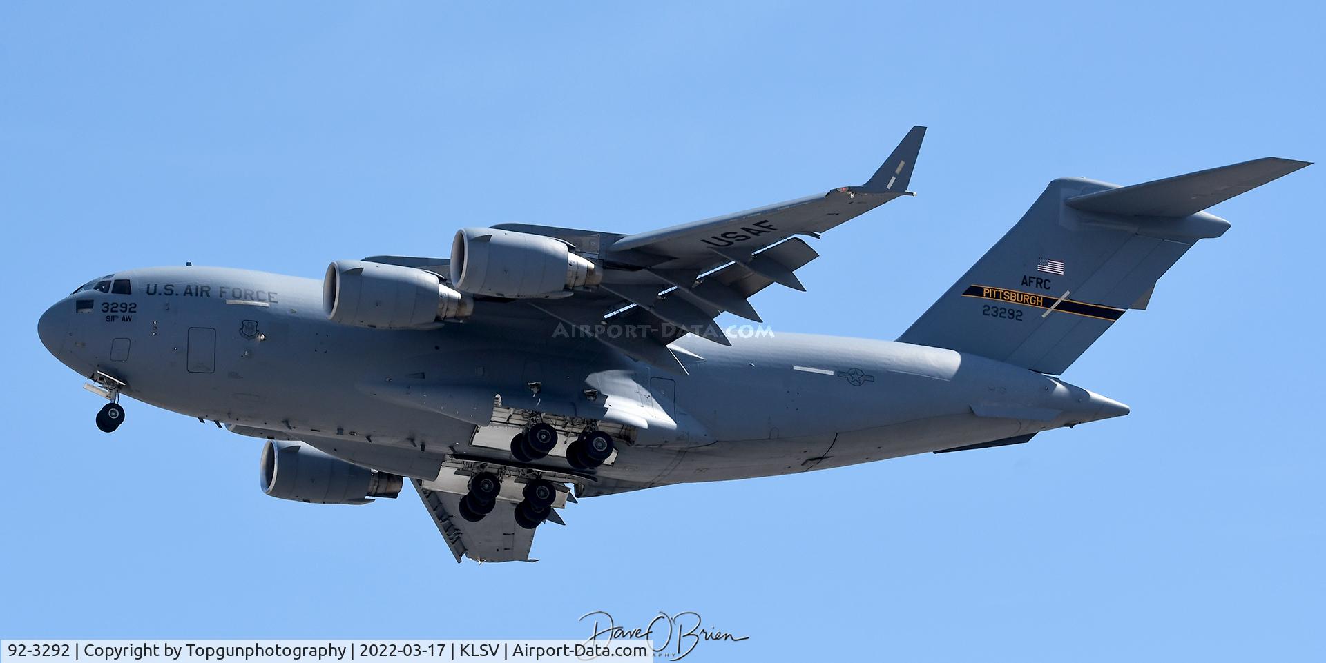 92-3292, 1992 McDonnell Douglas C-17A Globemaster III C/N P-12, PITT22 coming into Nellis